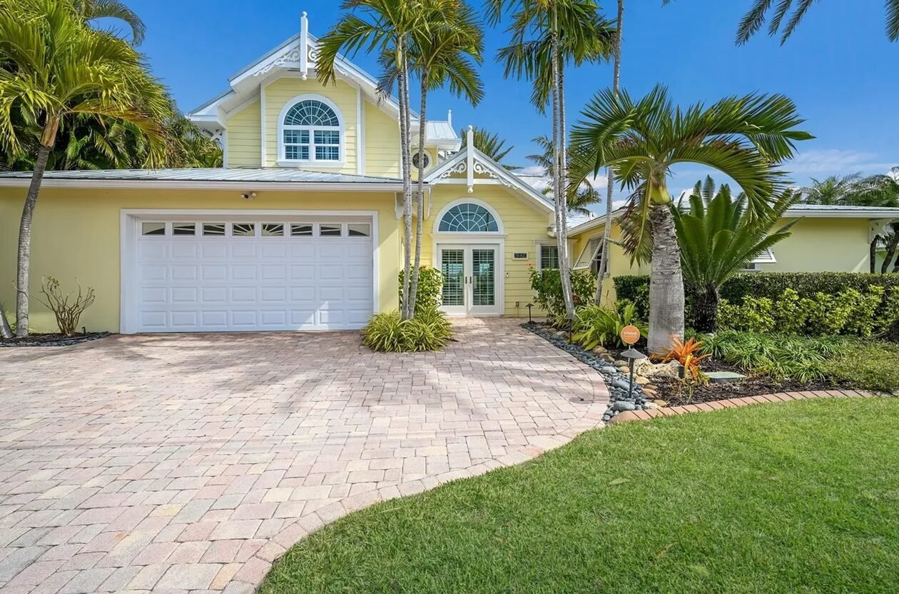 Professional Garage Door Repair in Holmes Beach and Anna Maria Island